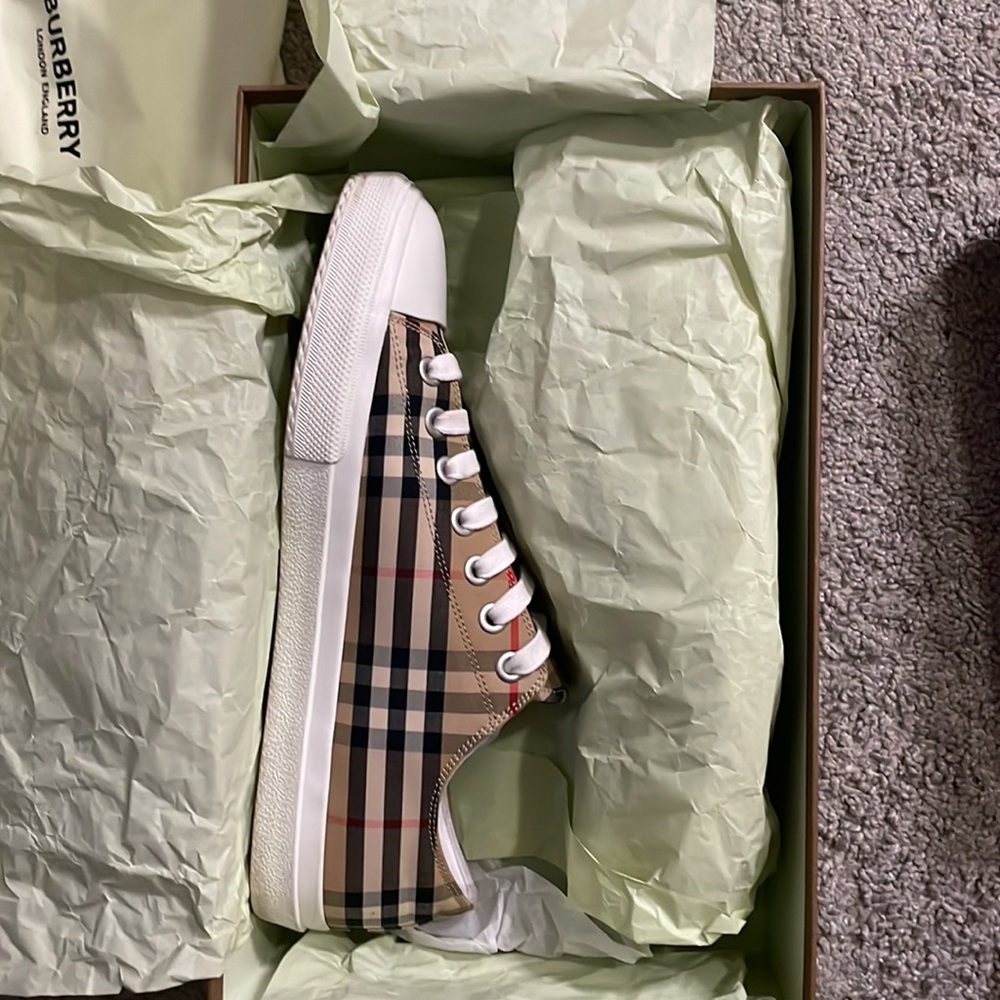 Mens Burberry Shoes - Picture 3 of 7